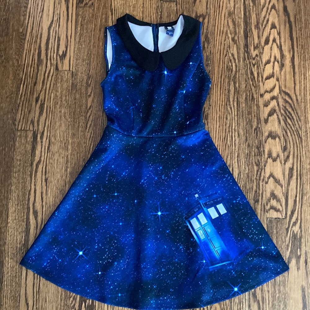 COPY - HOT TOPIC DR WHO BBC exclusive *no longer sold*